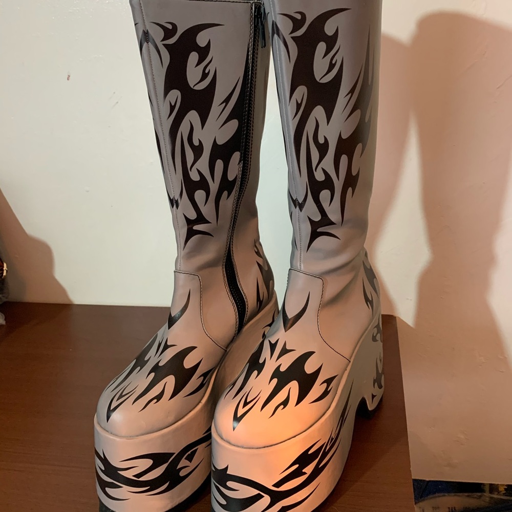 Sz10 Dolls Kill lighting boots reflective platform - Picture 15 of 16